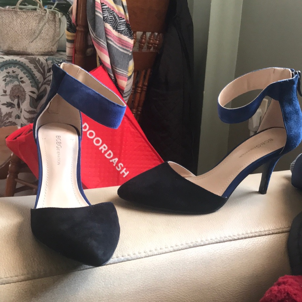 Cute pumps w/ strap
